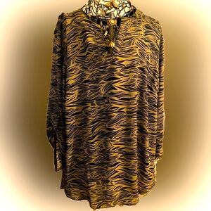 Cato tunic size 22/24.